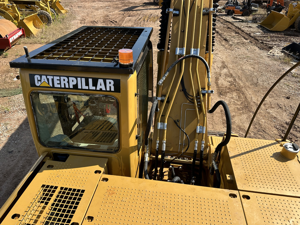 Escavadora de rastos CATERPILLAR 320CL: foto 10