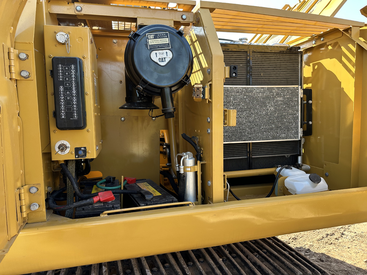 Escavadora de rastos CATERPILLAR 320CL: foto 9