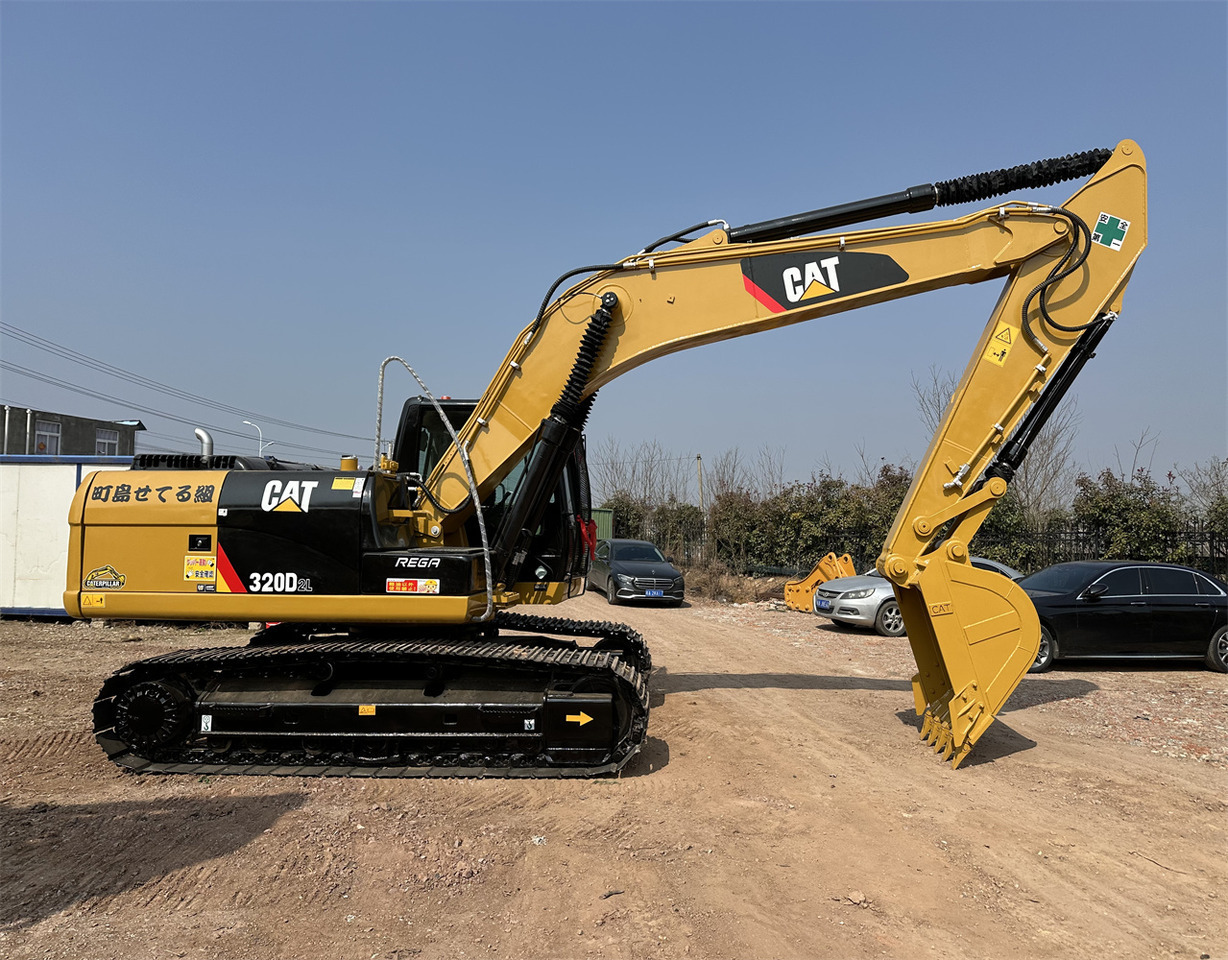 CATERPILLAR 320D2L - Escavadora de rastos: foto 2 CATERPILLAR 320D2L - Escavadora de rastos: foto 2