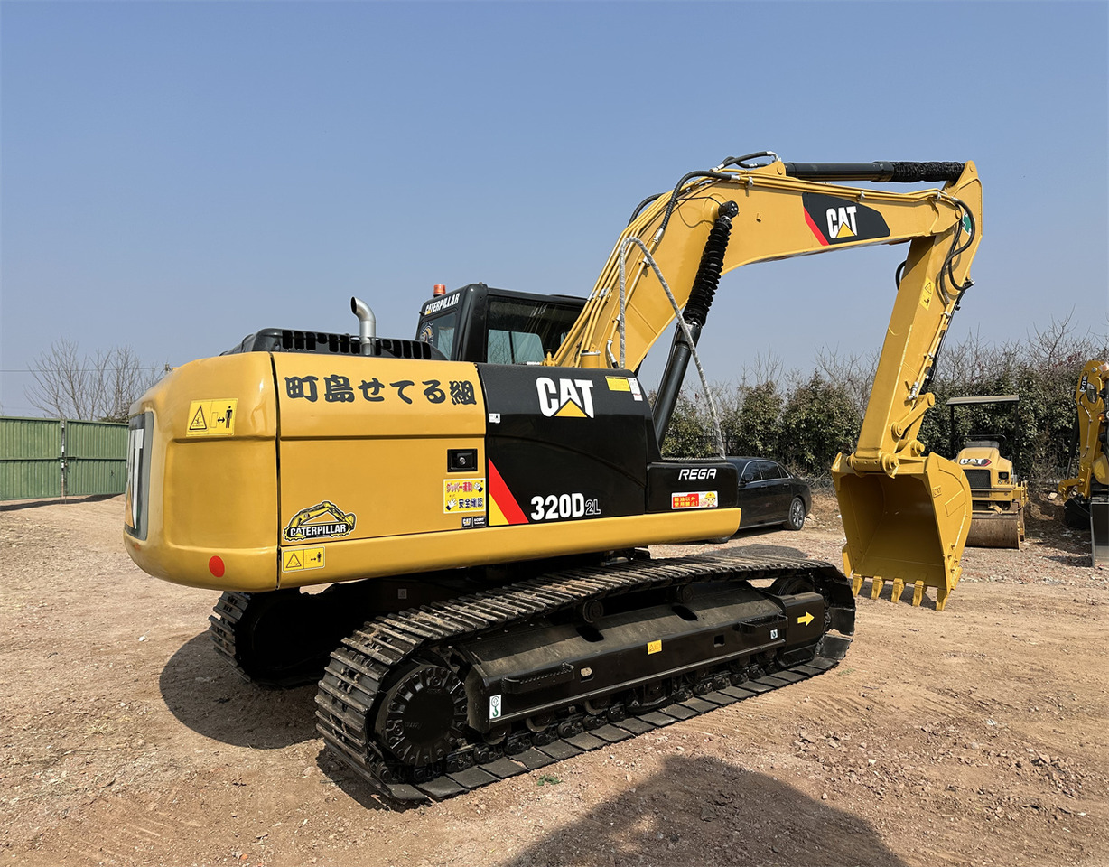 CATERPILLAR 320D2L - Escavadora de rastos: foto 1 CATERPILLAR 320D2L - Escavadora de rastos: foto 1