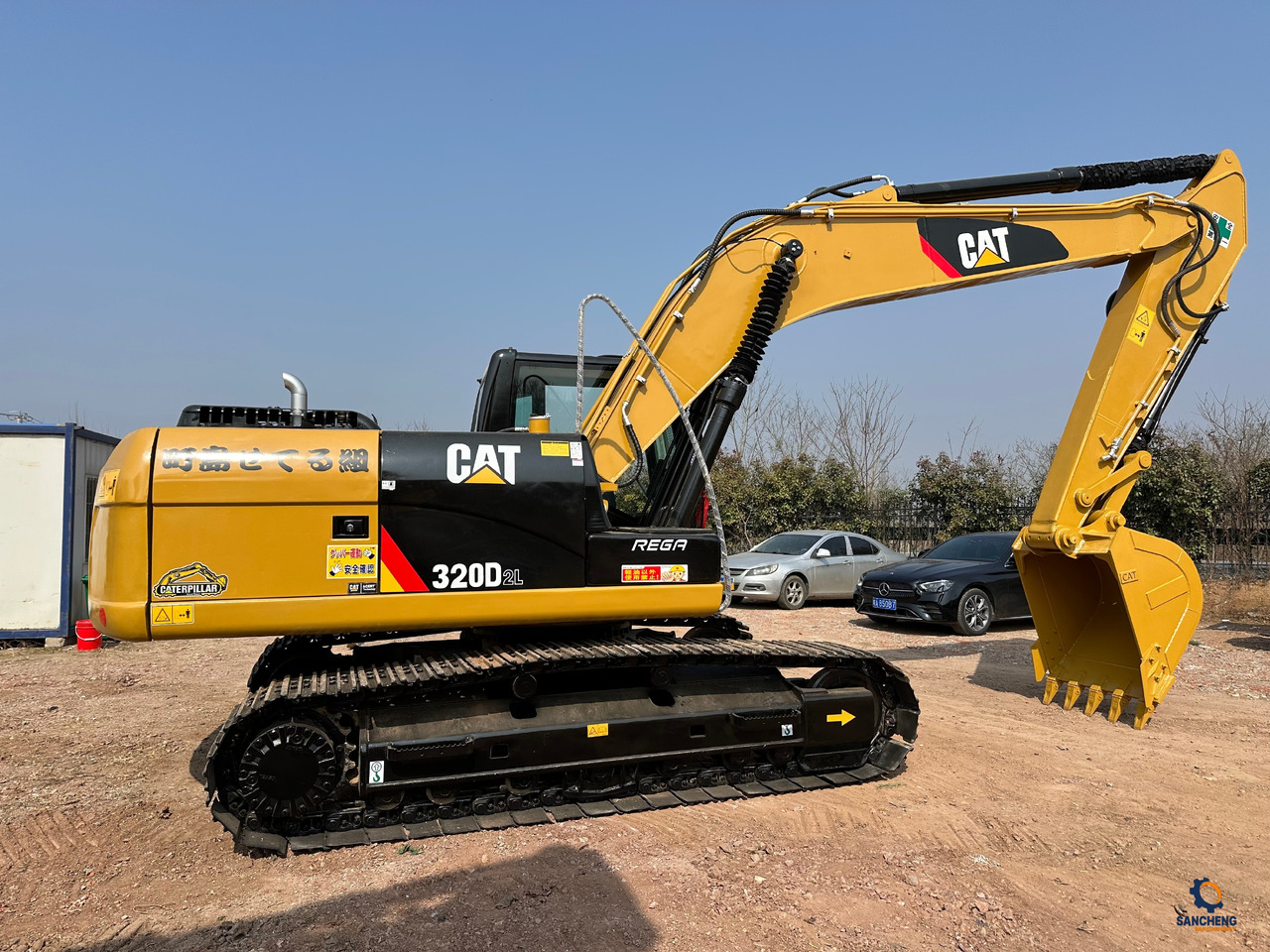 CATERPILLAR 320DL - Escavadora de rastos: foto 1 CATERPILLAR 320DL - Escavadora de rastos: foto 1