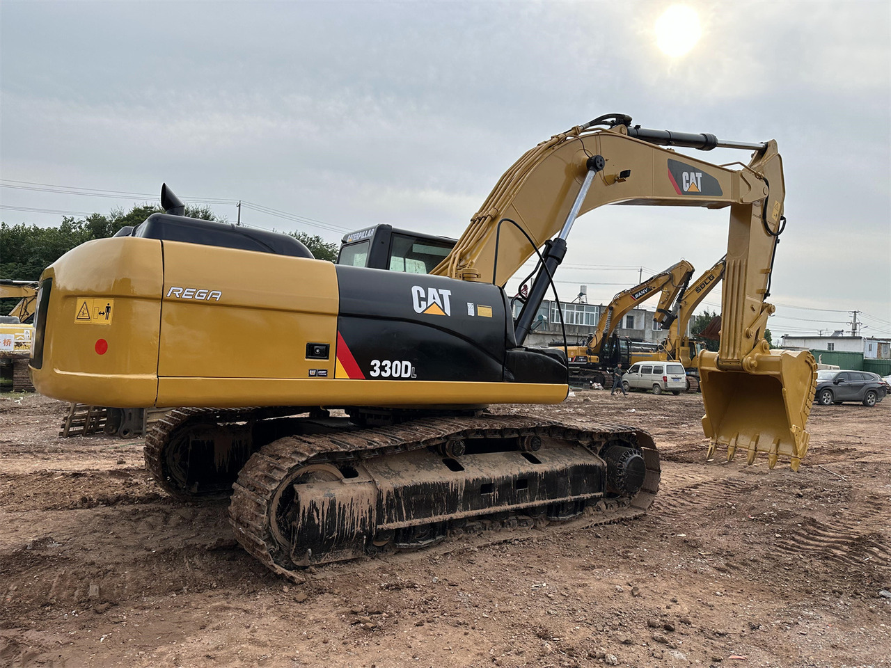 Escavadora de rastos CATERPILLAR 330D: foto 7