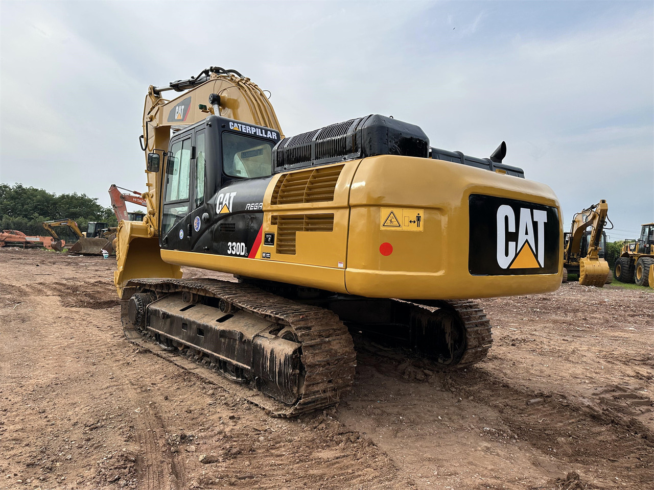 Escavadora de rastos CATERPILLAR 330D: foto 6