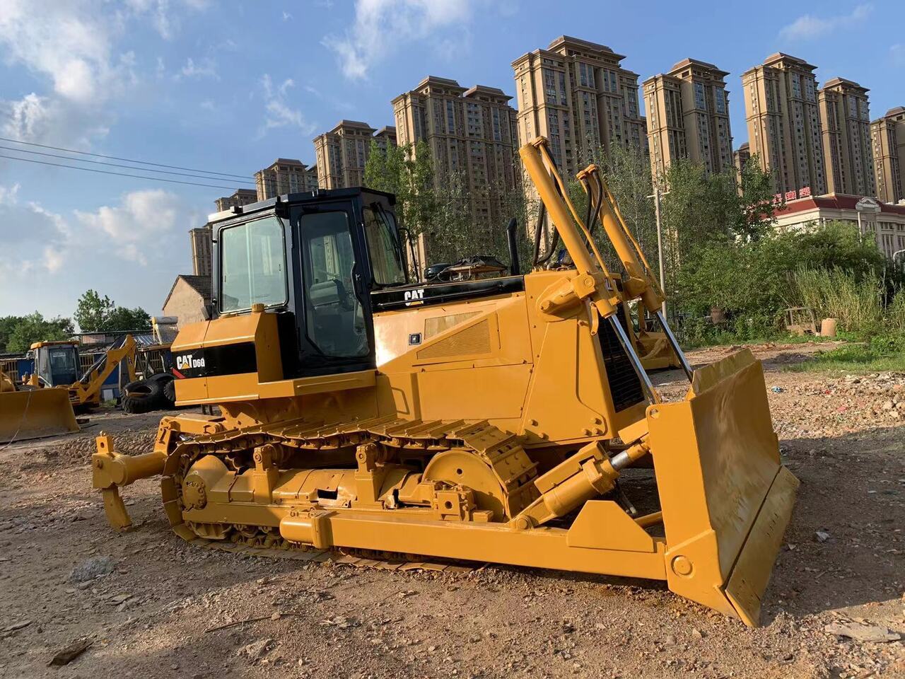 CATERPILLAR D6G - Buldôzer: foto 1 CATERPILLAR D6G - Buldôzer: foto 1