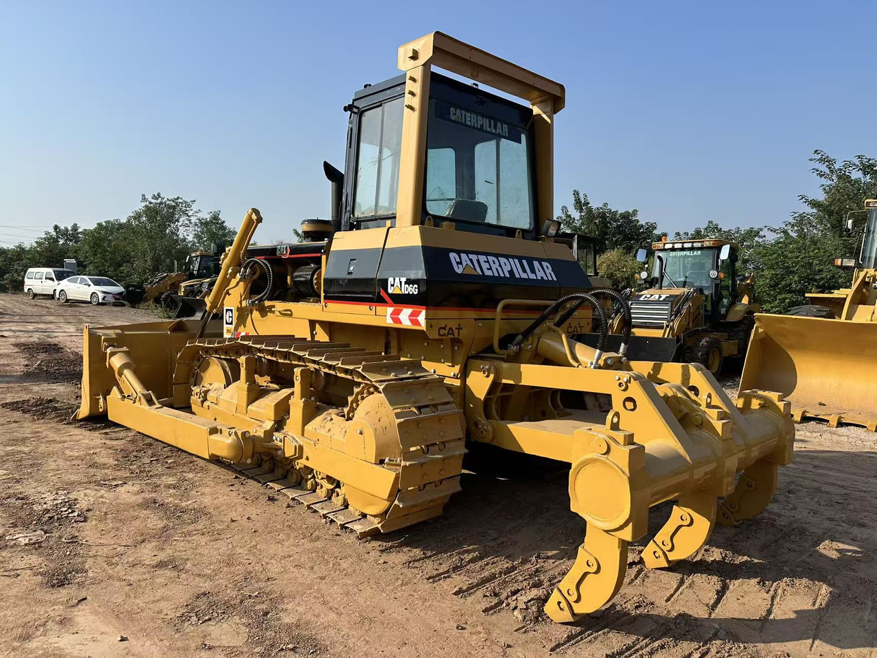 CATERPILLAR D6G - Buldôzer: foto 1 CATERPILLAR D6G - Buldôzer: foto 1