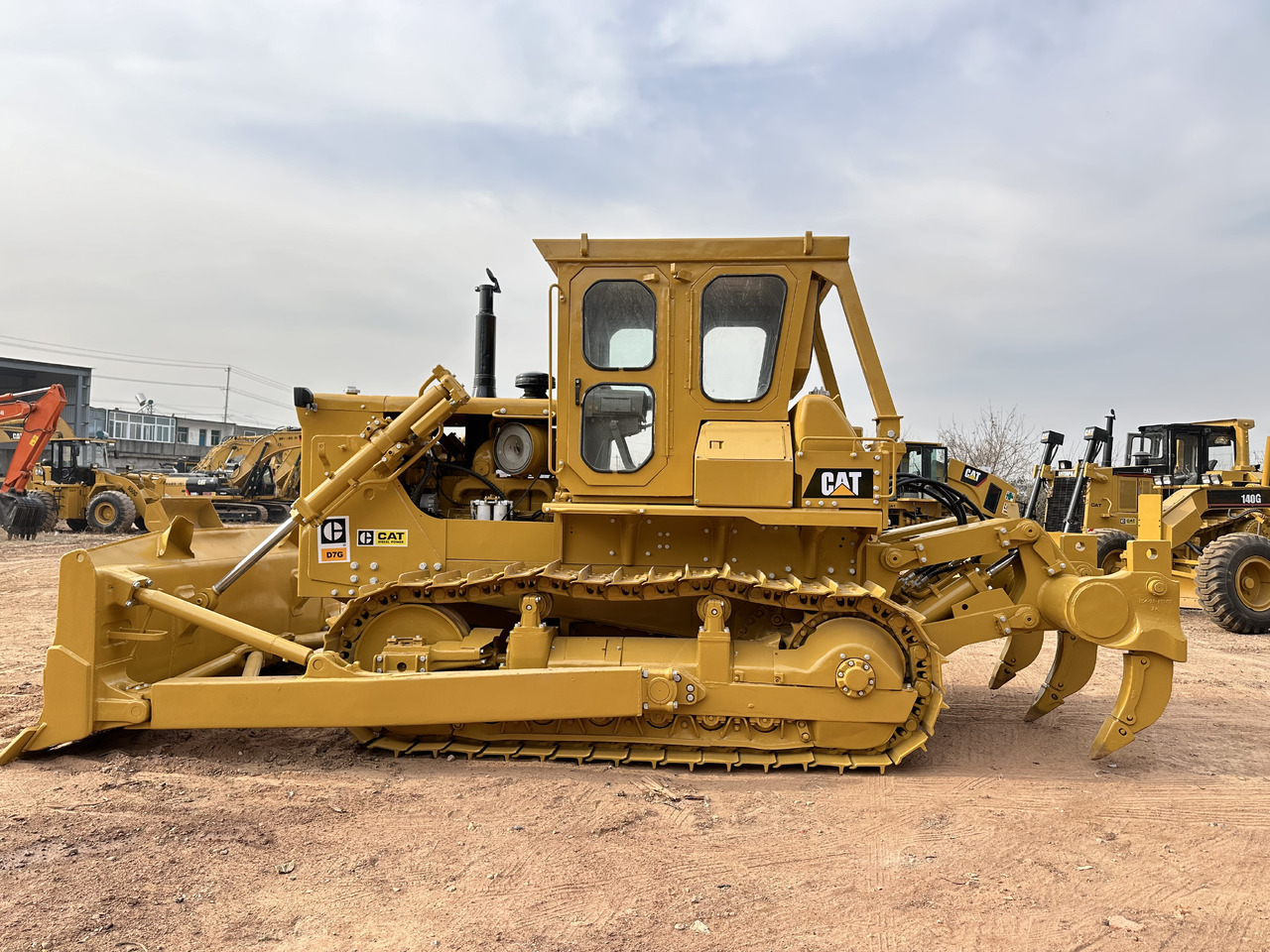 CATERPILLAR D7G - Buldôzer: foto 1 CATERPILLAR D7G - Buldôzer: foto 1