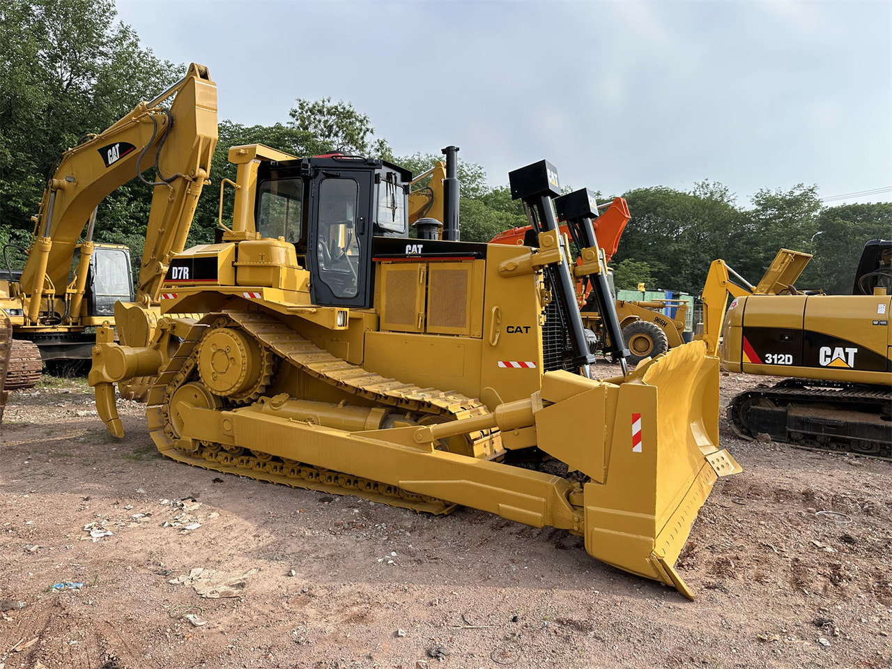 CATERPILLAR D7R - Buldôzer: foto 3 CATERPILLAR D7R - Buldôzer: foto 3