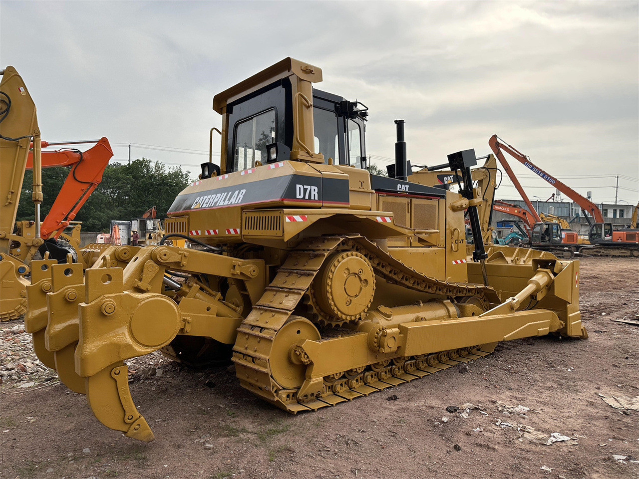 CATERPILLAR D7R - Buldôzer: foto 2 CATERPILLAR D7R - Buldôzer: foto 2
