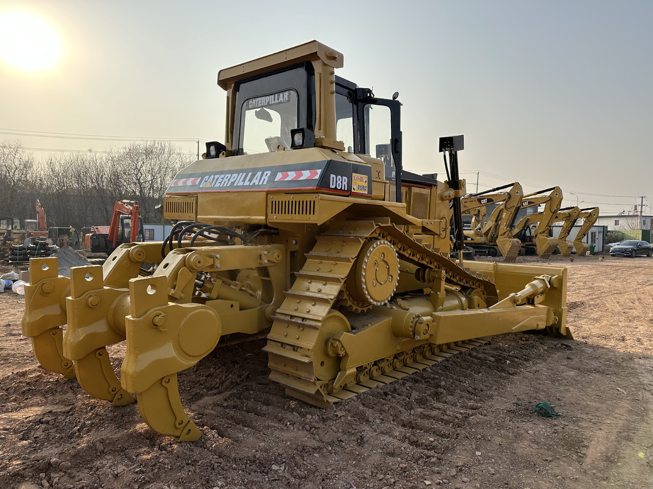 CATERPILLAR D8R - Buldôzer: foto 1 CATERPILLAR D8R - Buldôzer: foto 1