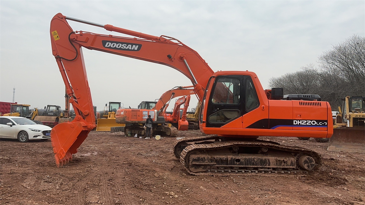 Escavadora de rastos DOOSAN DH220: foto 1