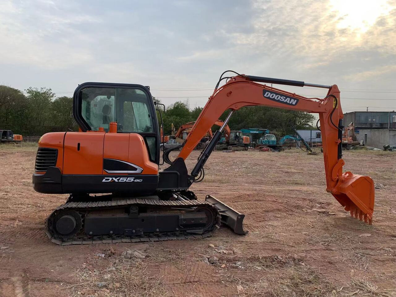 DOOSAN DX55 - Escavadeira: foto 1 DOOSAN DX55 - Escavadeira: foto 1