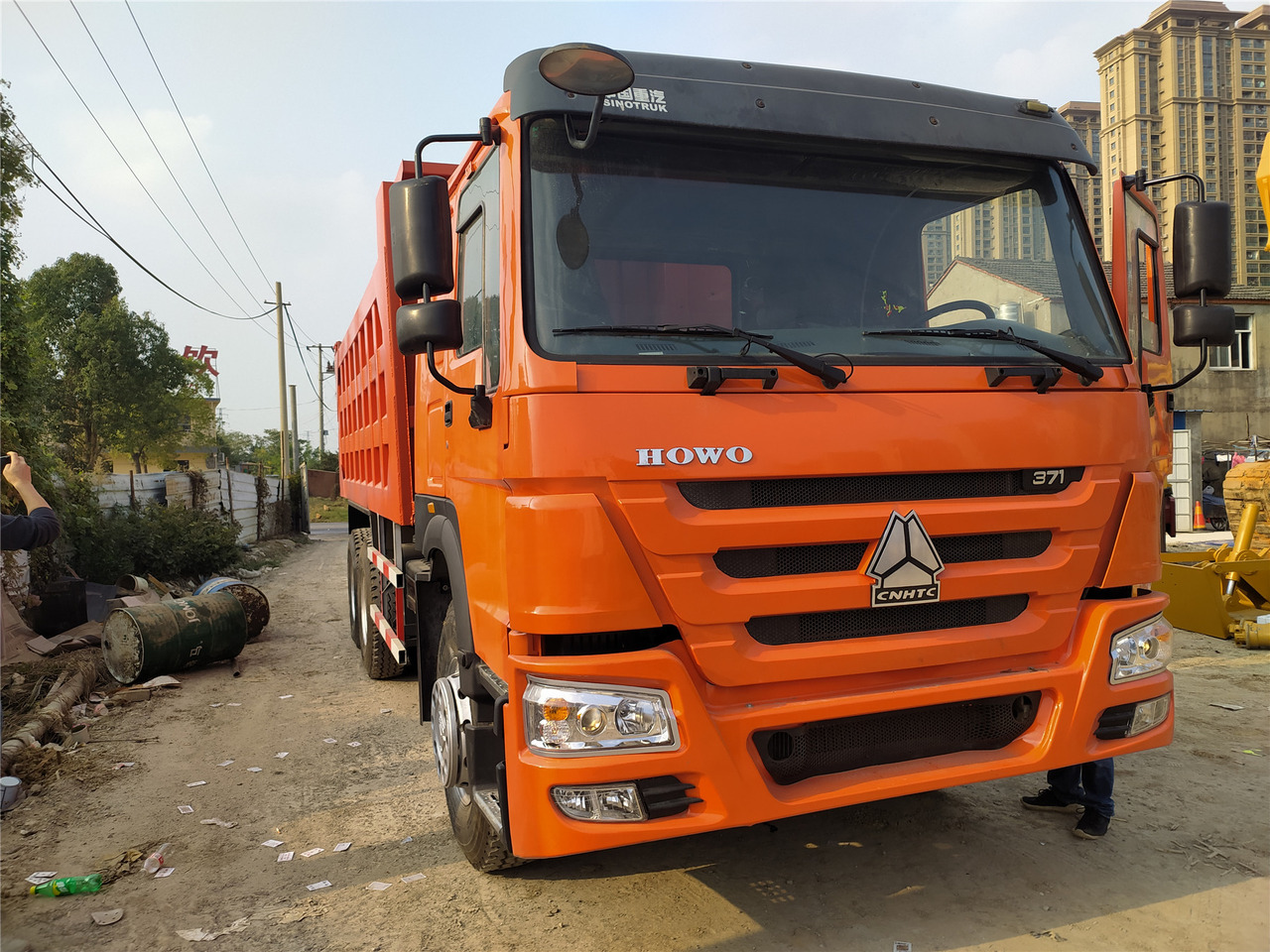 HOWO 371hp - Camião basculante: foto 1 HOWO 371hp - Camião basculante: foto 1
