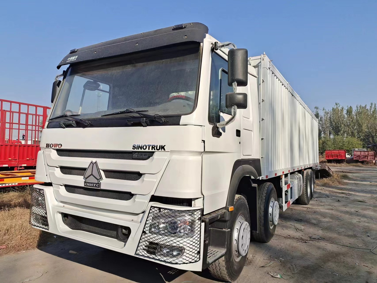 SINOTRUK 400 HOWO Box truck - Camião isotérmico: foto 2 SINOTRUK 400 HOWO Box truck - Camião isotérmico: foto 2