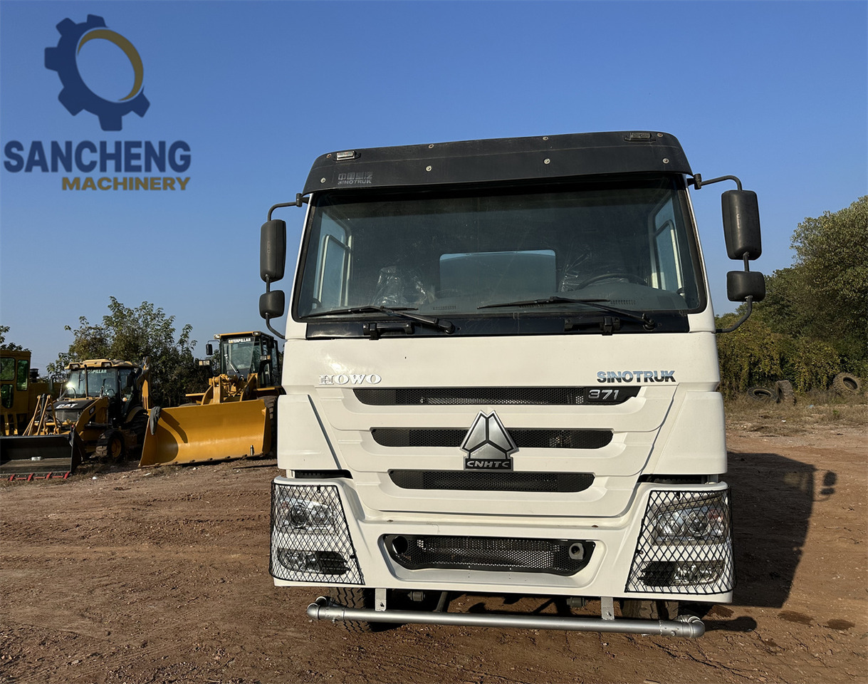 SINOTRUK HOWO 370HP 6x4 Water Tank Truck - Camião cisterna: foto 4 SINOTRUK HOWO 370HP 6x4 Water Tank Truck - Camião cisterna: foto 4