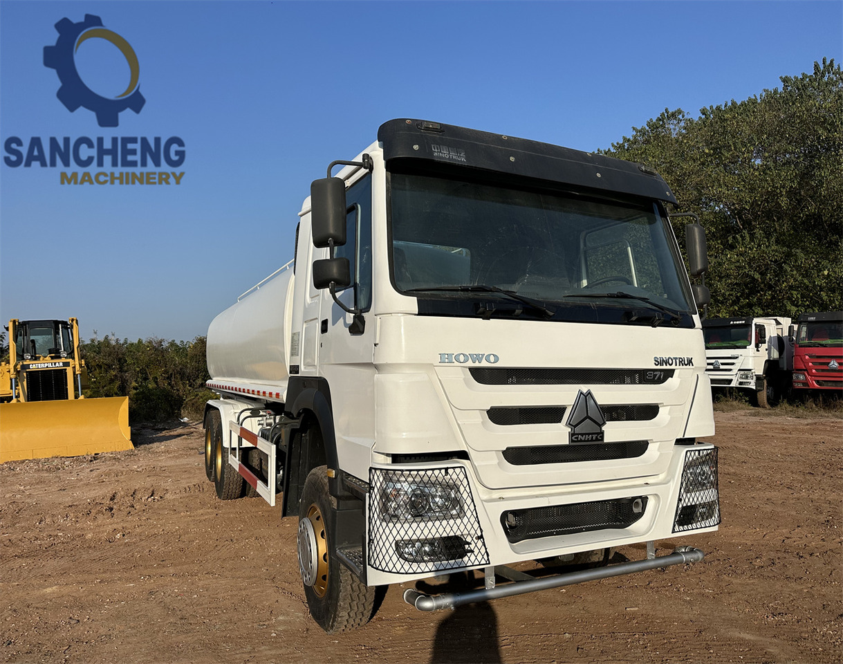 SINOTRUK HOWO 370HP 6x4 Water Tank Truck - Camião cisterna: foto 2 SINOTRUK HOWO 370HP 6x4 Water Tank Truck - Camião cisterna: foto 2