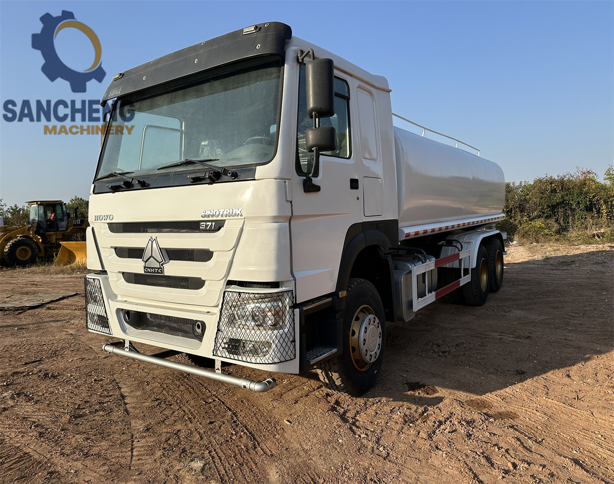SINOTRUK HOWO 370HP 6x4 Water Tank Truck - Camião cisterna: foto 1 SINOTRUK HOWO 370HP 6x4 Water Tank Truck - Camião cisterna: foto 1