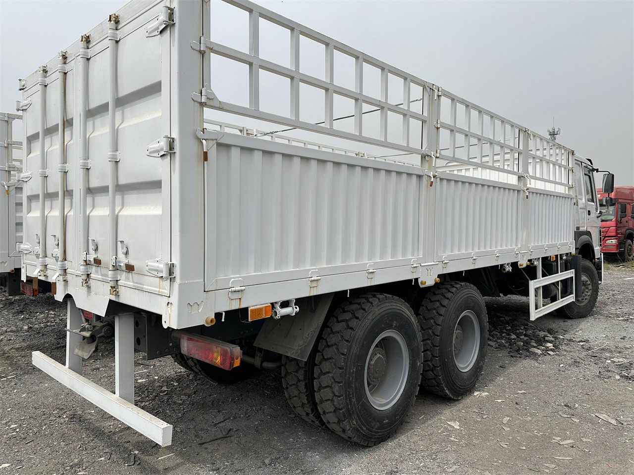 SINOTRUK HOWO 371 Cargo truck - Camião transporte de gado: foto 5 SINOTRUK HOWO 371 Cargo truck - Camião transporte de gado: foto 5