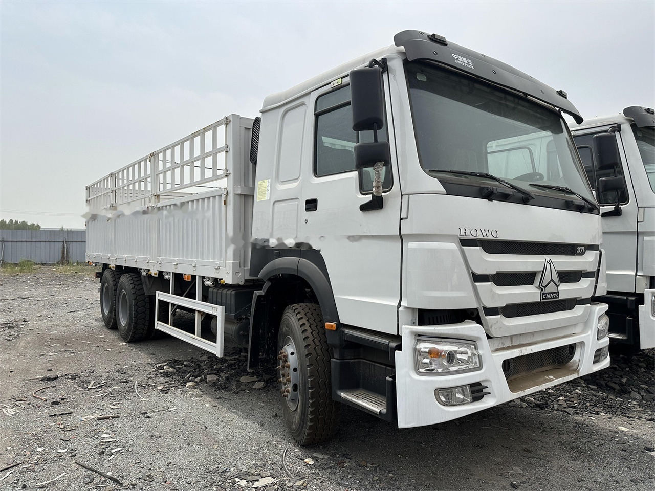 SINOTRUK HOWO 371 Cargo truck - Camião transporte de gado: foto 1 SINOTRUK HOWO 371 Cargo truck - Camião transporte de gado: foto 1