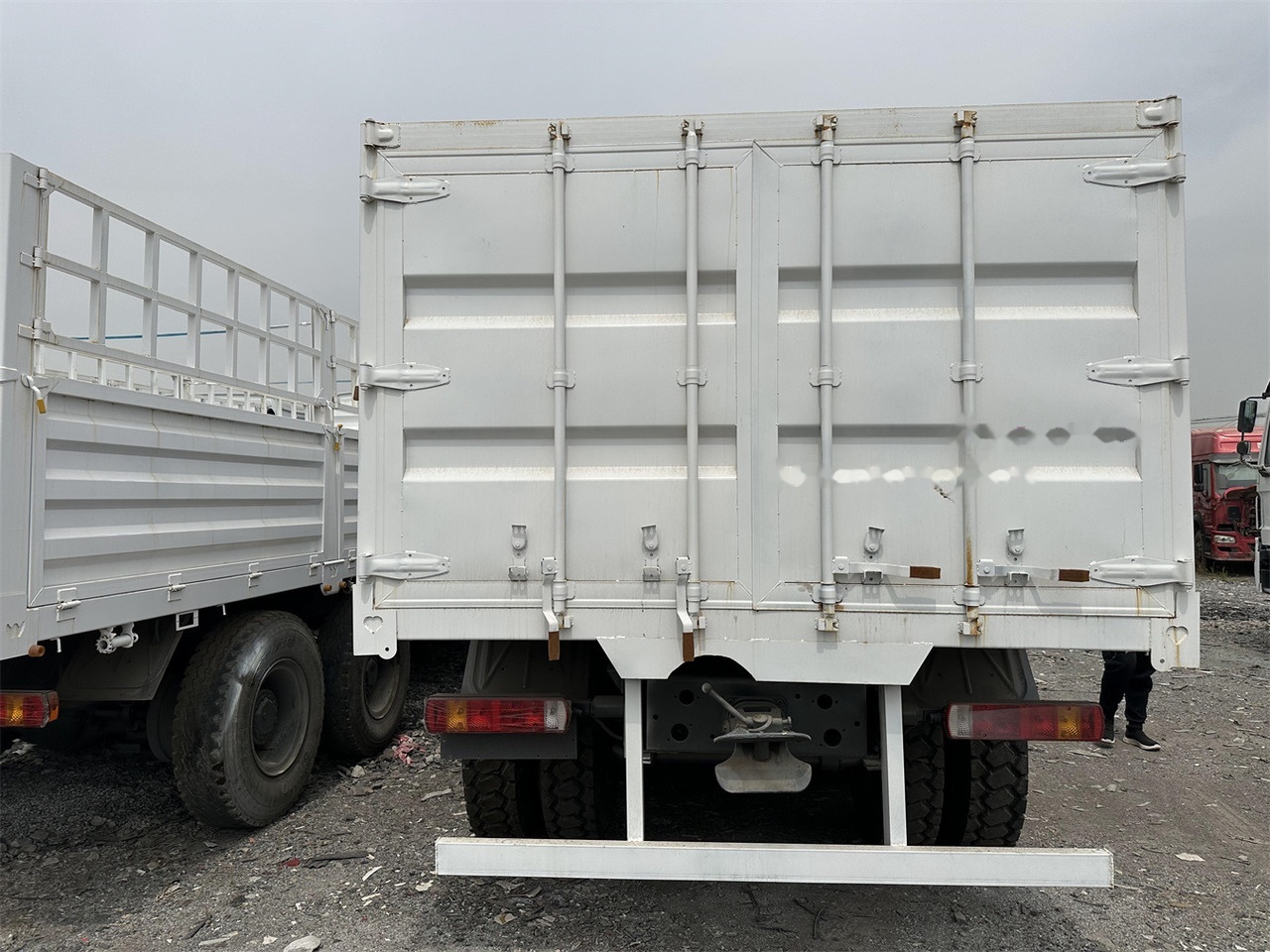SINOTRUK HOWO 371 Cargo truck - Camião transporte de gado: foto 5 SINOTRUK HOWO 371 Cargo truck - Camião transporte de gado: foto 5