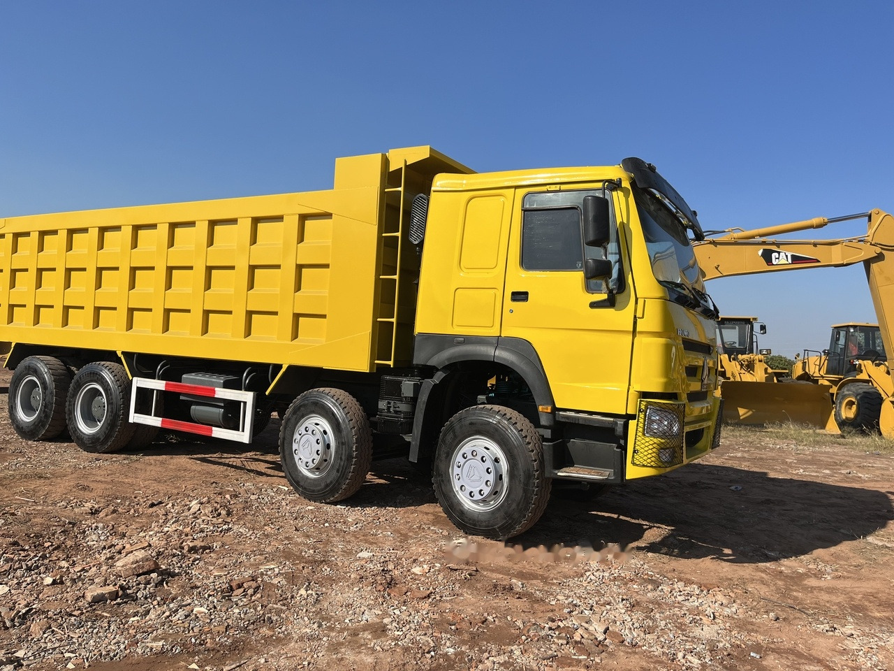 SINOTRUK HOWO 371 Dump Truck 8x4 - Camião basculante: foto 4 SINOTRUK HOWO 371 Dump Truck 8x4 - Camião basculante: foto 4