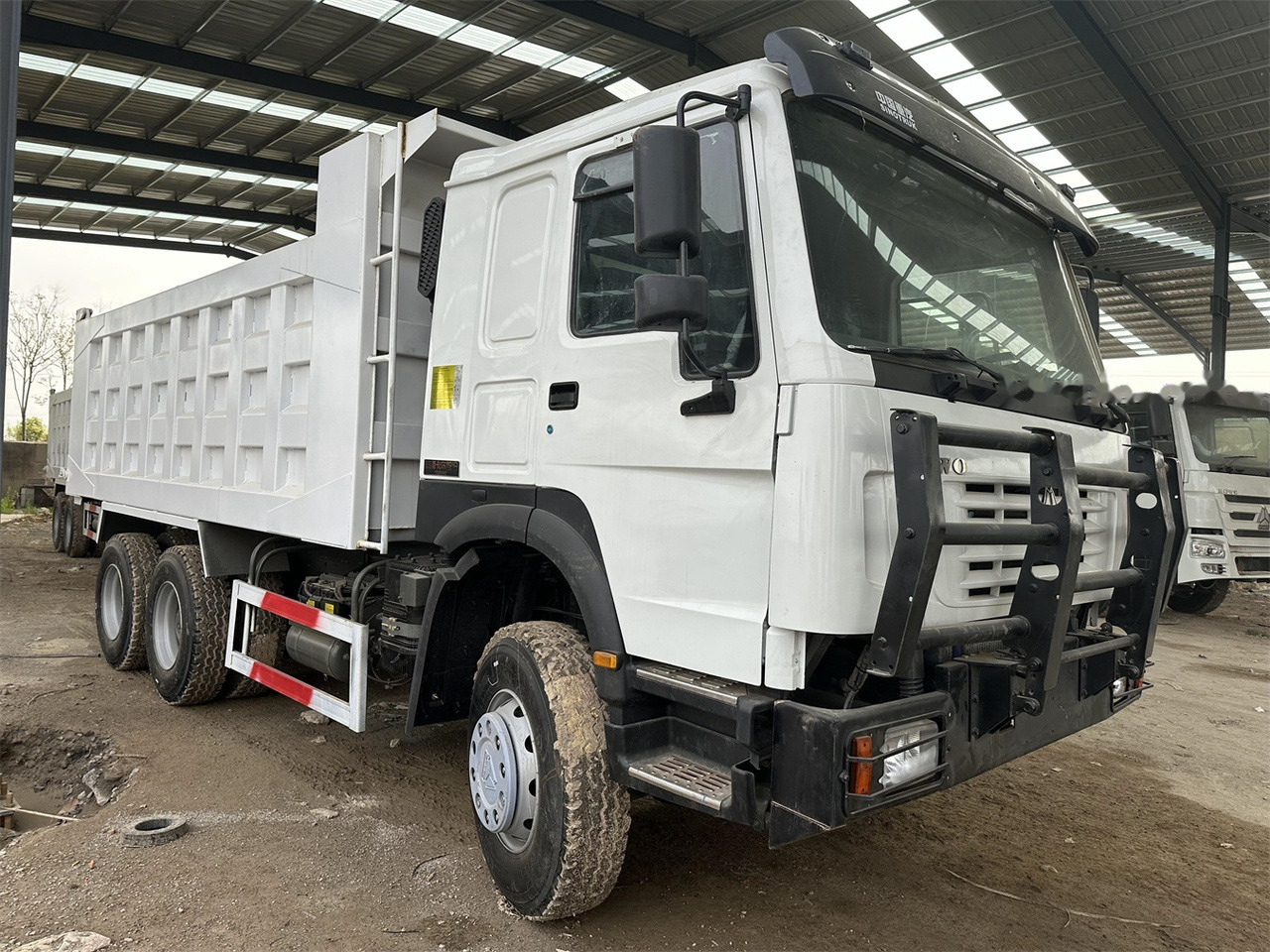 SINOTRUK HOWO 371 Dump Truck - Camião basculante: foto 2 SINOTRUK HOWO 371 Dump Truck - Camião basculante: foto 2