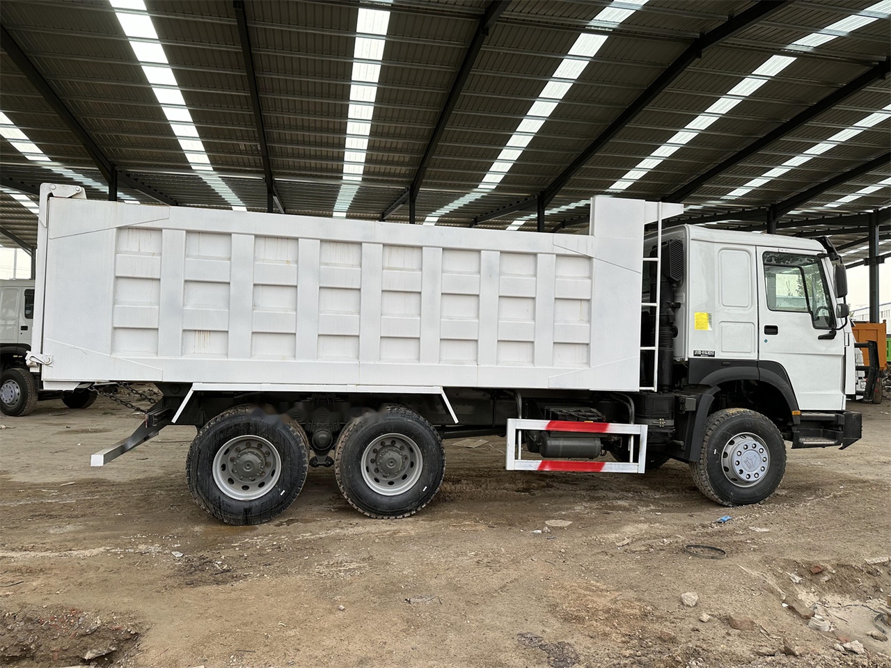SINOTRUK HOWO 371 Dump Truck - Camião basculante: foto 4 SINOTRUK HOWO 371 Dump Truck - Camião basculante: foto 4