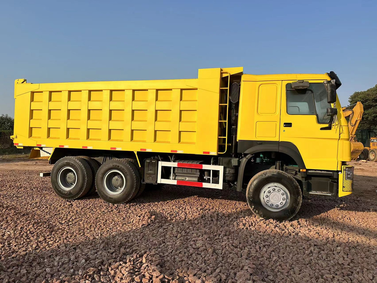 SINOTRUK HOWO 371 Dump Truck - Camião basculante: foto 3 SINOTRUK HOWO 371 Dump Truck - Camião basculante: foto 3
