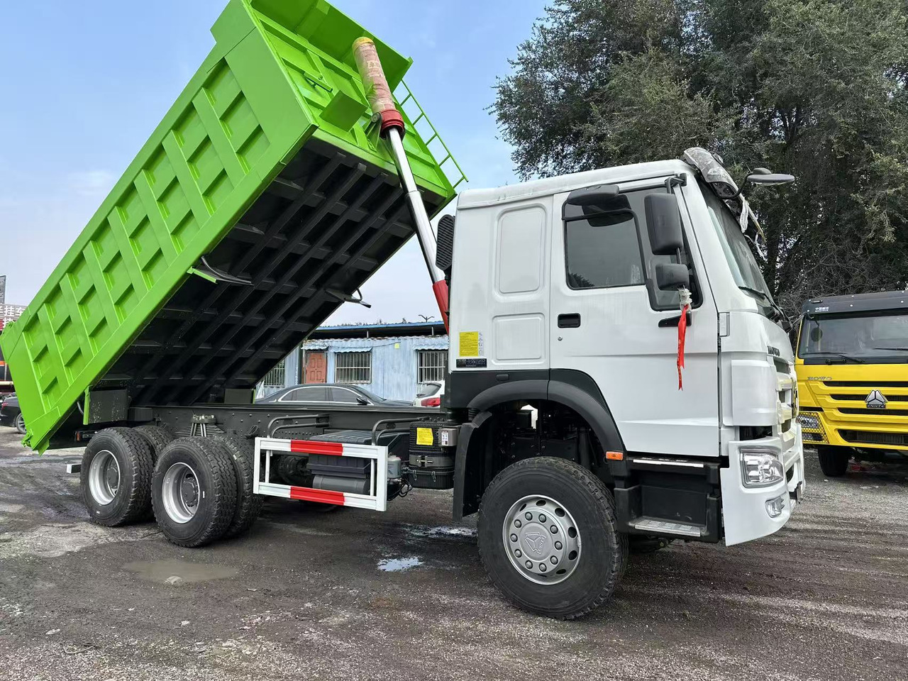SINOTRUK HOWO 400HP 6X4 Tipper Truck - Camião basculante: foto 1 SINOTRUK HOWO 400HP 6X4 Tipper Truck - Camião basculante: foto 1