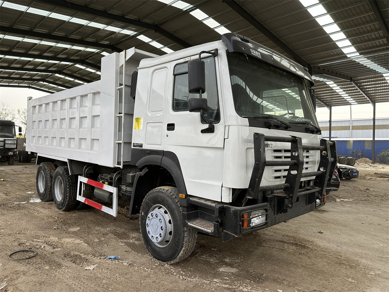 SINOTRUK HOWO Dump truck 371 6x4 - Camião basculante: foto 5 SINOTRUK HOWO Dump truck 371 6x4 - Camião basculante: foto 5