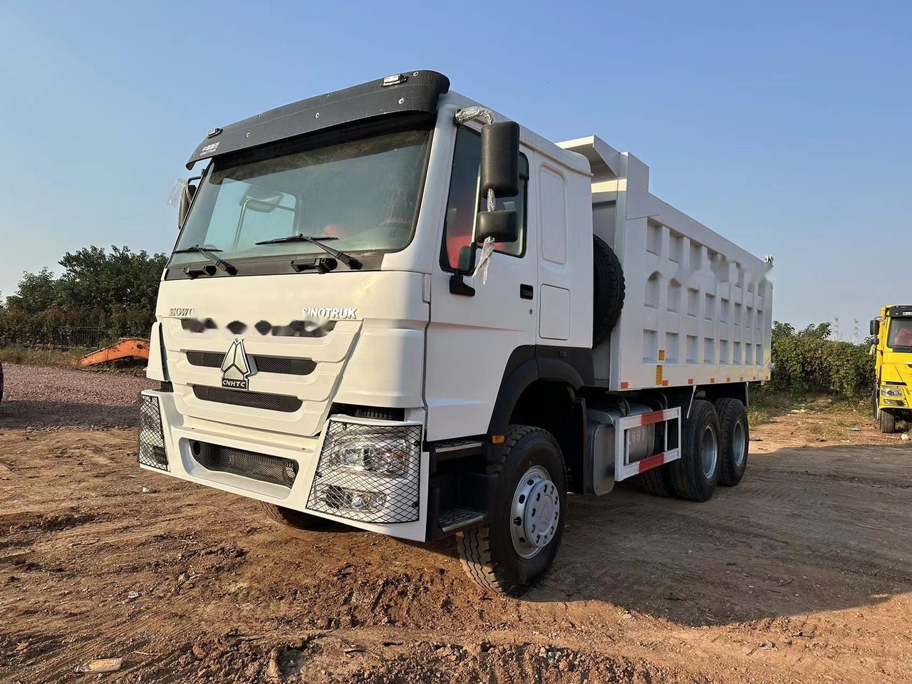 SINOTRUK HOWO HOWO 371 6x4 - Camião basculante: foto 2 SINOTRUK HOWO HOWO 371 6x4 - Camião basculante: foto 2