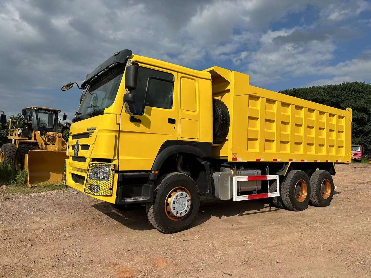 SINOTRUK Howo 371 Dump truck - Camião basculante: foto 2 SINOTRUK Howo 371 Dump truck - Camião basculante: foto 2
