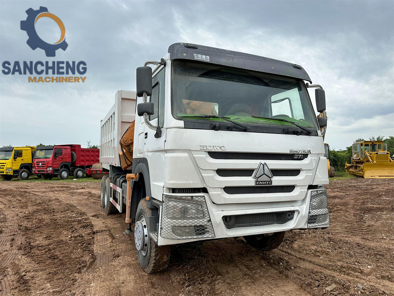 SINOTRUK Howo 371hp 6x4 crane truck - Camião grua: foto 3 SINOTRUK Howo 371hp 6x4 crane truck - Camião grua: foto 3