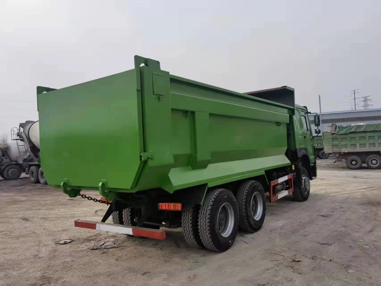 SINOTRUK Howo Dump truck 371 - Camião basculante: foto 5 SINOTRUK Howo Dump truck 371 - Camião basculante: foto 5