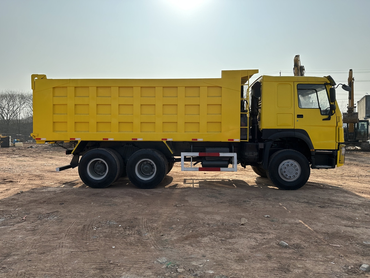 SINOTRUK Howo Dump truck 371 - Camião basculante: foto 4 SINOTRUK Howo Dump truck 371 - Camião basculante: foto 4