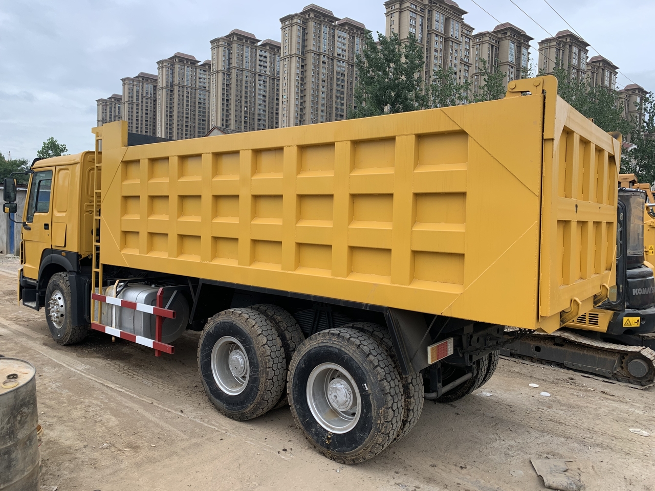SINOTRUK Howo Dump truck 371 - Camião basculante: foto 4 SINOTRUK Howo Dump truck 371 - Camião basculante: foto 4