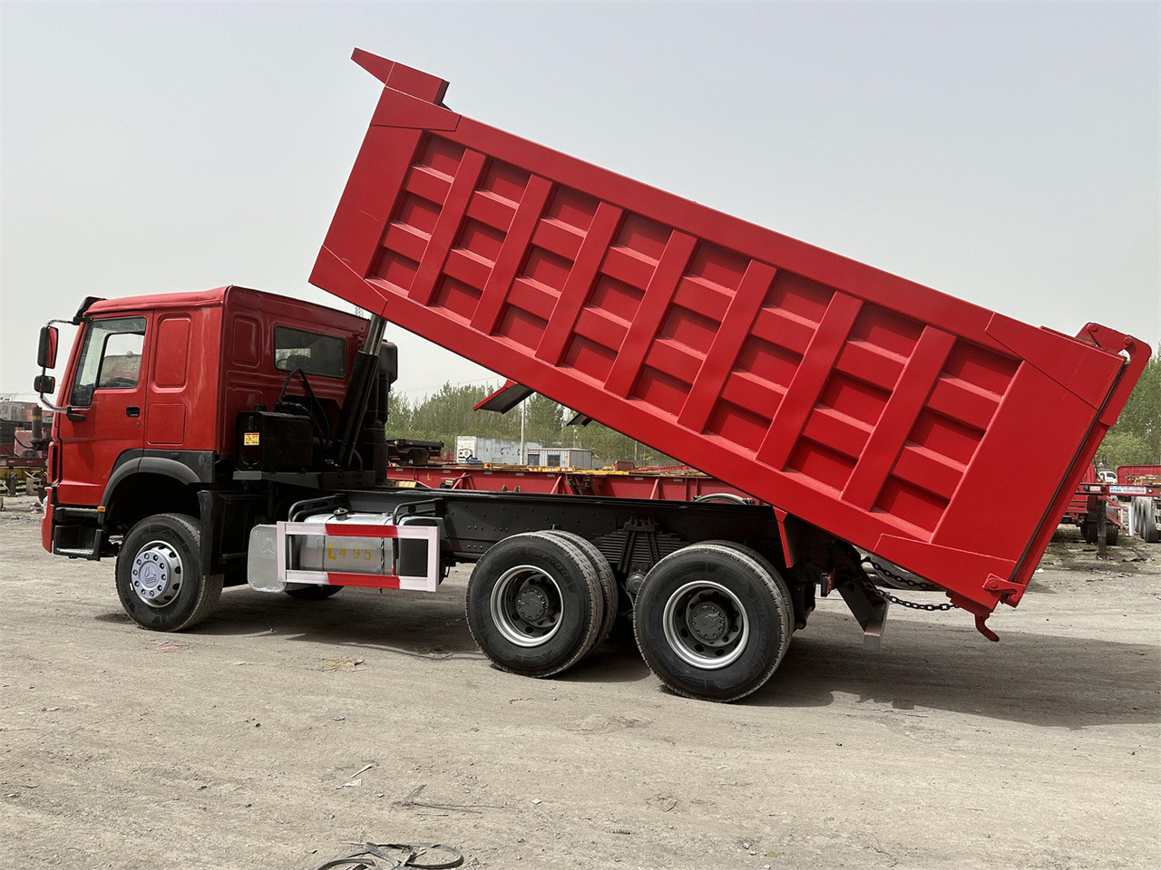 SINOTRUK Howo Dump truck 371 - Camião basculante: foto 4 SINOTRUK Howo Dump truck 371 - Camião basculante: foto 4