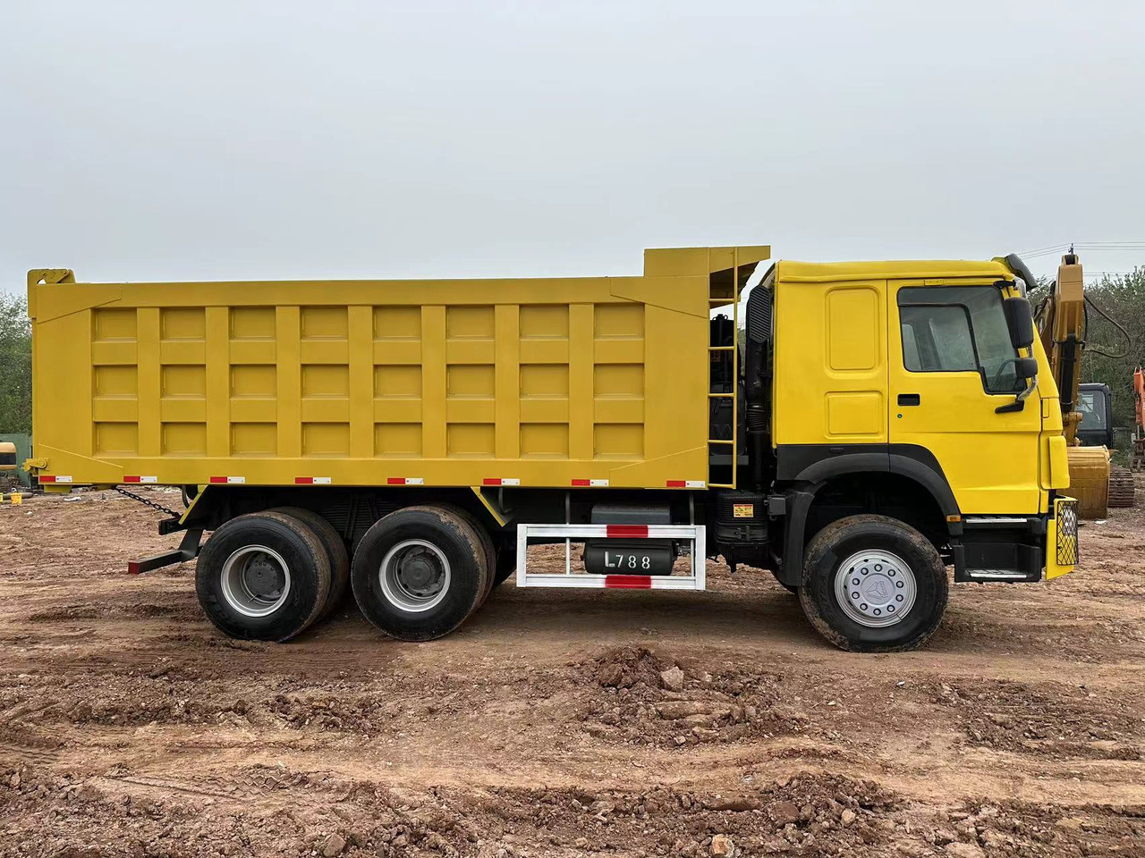 SINOTRUK Howo Dump truck 371 - Camião basculante: foto 1 SINOTRUK Howo Dump truck 371 - Camião basculante: foto 1