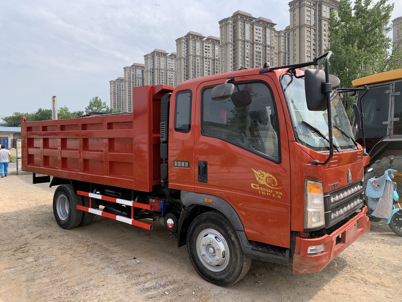SINOTRUK Howo Dump truck 4x2 - Camião basculante: foto 1 SINOTRUK Howo Dump truck 4x2 - Camião basculante: foto 1