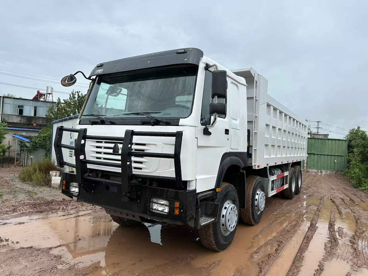 Sinotruk HOWO 371hp 8x4 - Camião basculante: foto 4 Sinotruk HOWO 371hp 8x4 - Camião basculante: foto 4