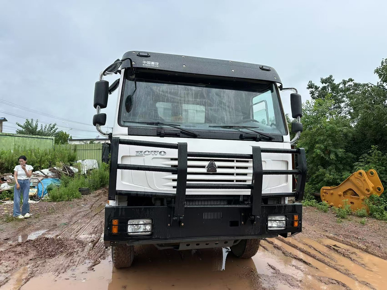 Sinotruk HOWO 371hp 8x4 - Camião basculante: foto 2 Sinotruk HOWO 371hp 8x4 - Camião basculante: foto 2