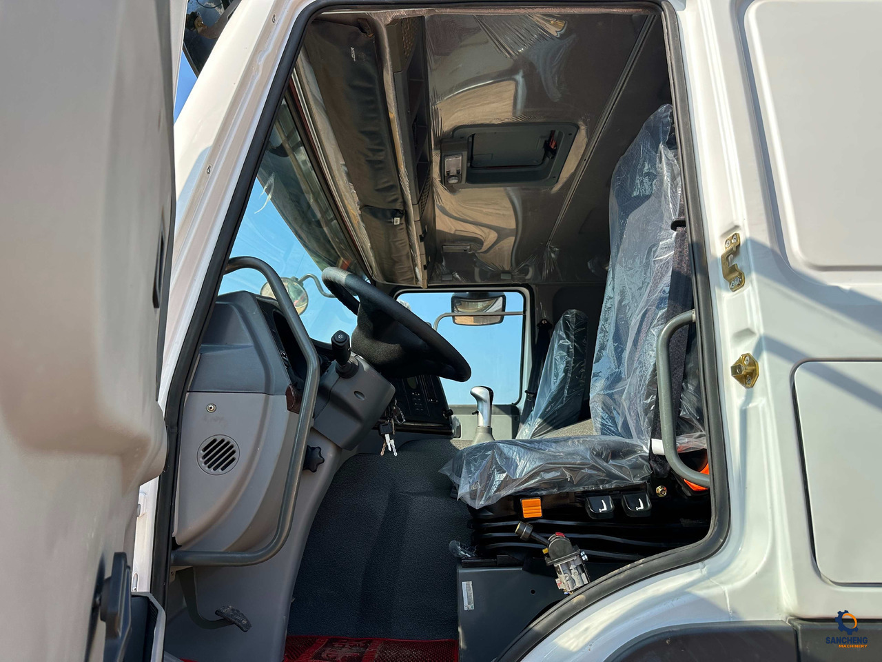 Camião basculante Sinotruk HOWO 400HP With Bumper 6X4: foto 16 Camião basculante Sinotruk HOWO 400HP With Bumper 6X4: foto 16