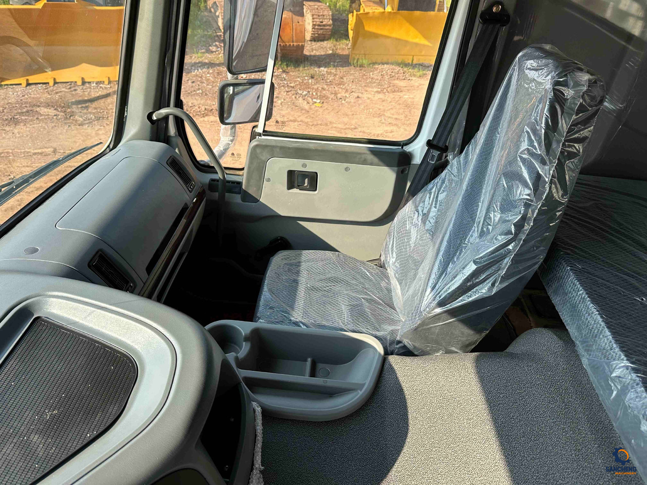 Camião basculante Sinotruk HOWO 400HP With Bumper 6X4: foto 13 Camião basculante Sinotruk HOWO 400HP With Bumper 6X4: foto 13