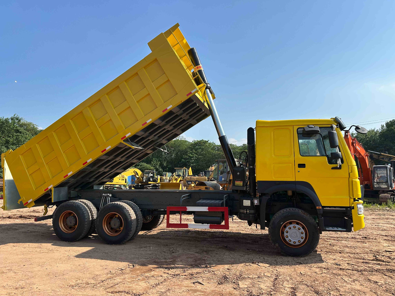 Sinotruk HOWO 400hp 6X4 - Camião basculante: foto 4 Sinotruk HOWO 400hp 6X4 - Camião basculante: foto 4