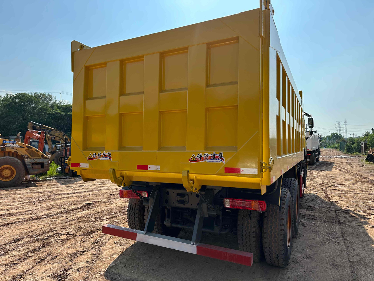 Camião basculante Sinotruk HOWO 400hp 6X4: foto 7