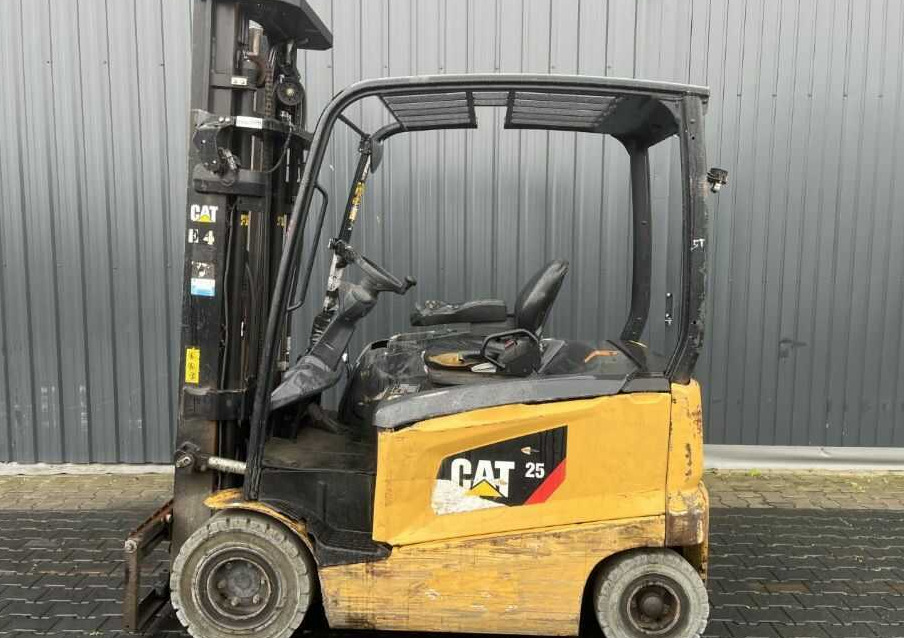 CAT Lift Trucks EP25CN - Empilhador elétrico: foto 2 CAT Lift Trucks EP25CN - Empilhador elétrico: foto 2