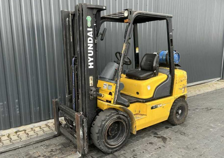 Hyundai 30L-7 - Empilhador a gás: foto 1 Hyundai 30L-7 - Empilhador a gás: foto 1