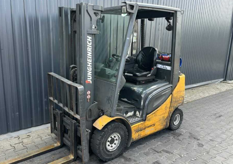 Jungheinrich TFG320s - Empilhador a gás: foto 1 Jungheinrich TFG320s - Empilhador a gás: foto 1
