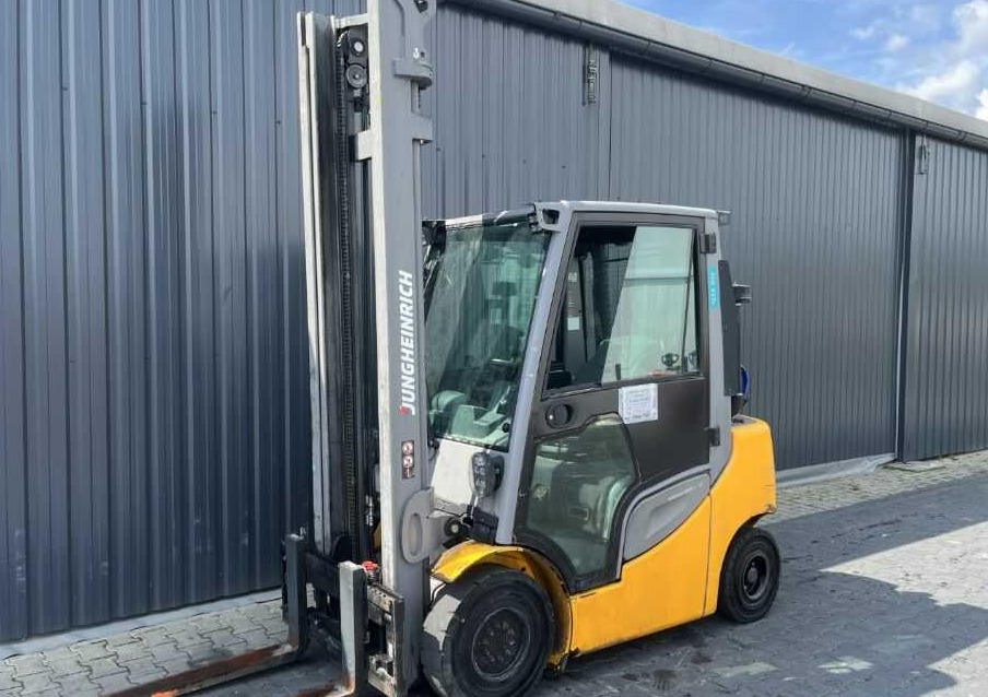 Jungheinrich TFG425s - Empilhador a gás: foto 1 Jungheinrich TFG425s - Empilhador a gás: foto 1