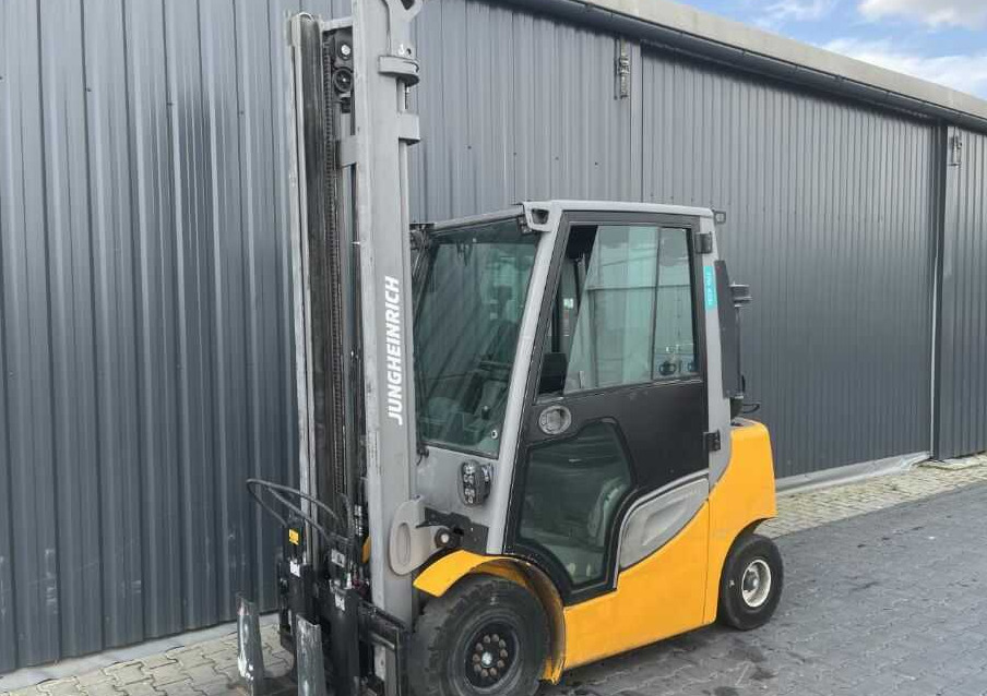 Jungheinrich TFG425s - Empilhador a gás: foto 1 Jungheinrich TFG425s - Empilhador a gás: foto 1