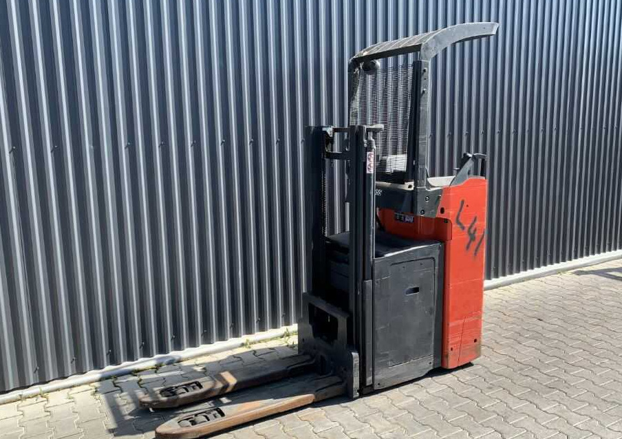 Linde D12S - Stacker: foto 1 Linde D12S - Stacker: foto 1